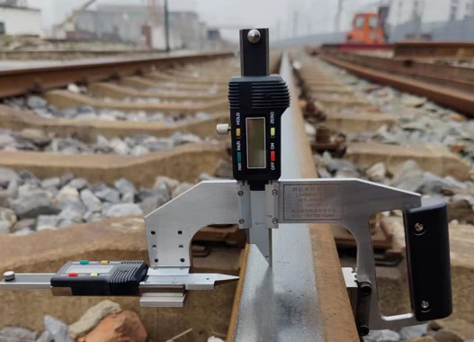 DIGITAL DISPLAY RAIL HEAD WEAR GAUGE