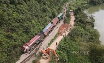 Vietnam's North-South Railway Derailed When A Lorry Collided With A Truck