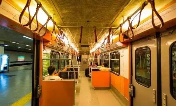 The shortest subway in the world: 573 meters in length, only two stations