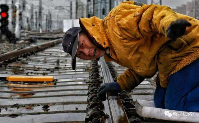 Concrete sleeper ballast operation