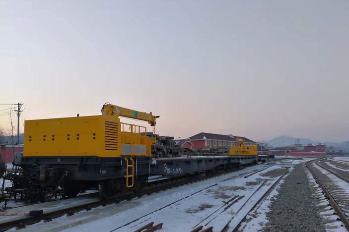 QPC-ⅠRAIL LIFTING CRANE special designed lorry crane completed with wagons