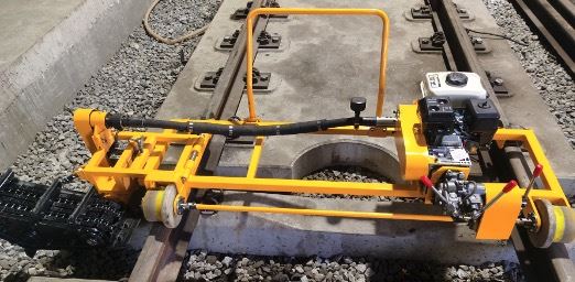 How to do a good job in unloading the rail ballast by rail truck?