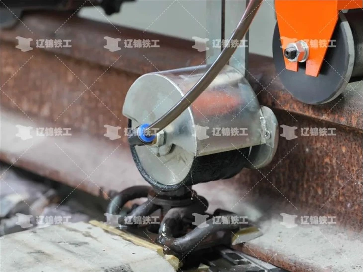 Original Factory Railway Lithium Battery Powered Rail Vertical Bolt Nut Oil Lubricator